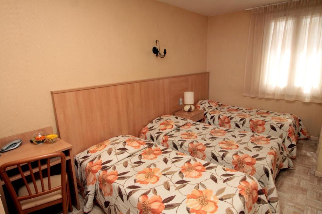 Hotel De La Paix Корт Номер фото