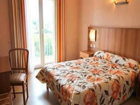 Hotel De La Paix Корт Экстерьер фото